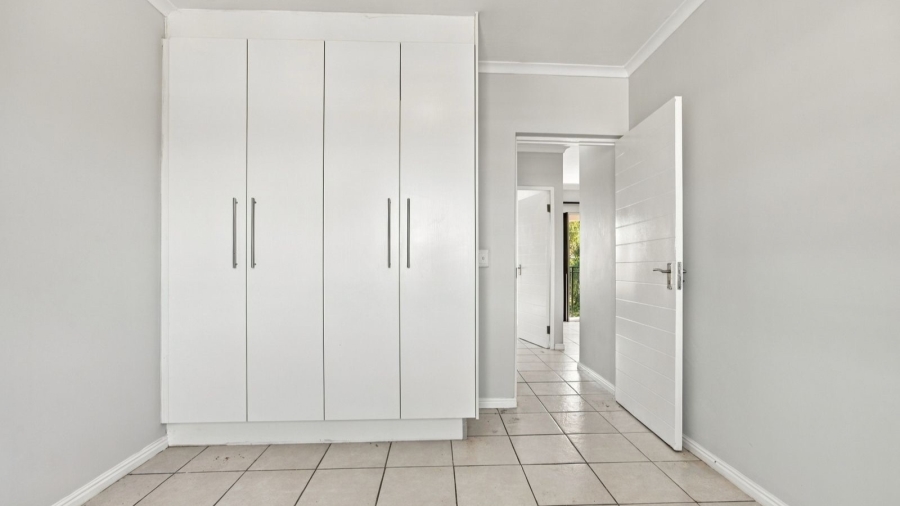 To Let 2 Bedroom Property for Rent in Lemoenkloof Western Cape